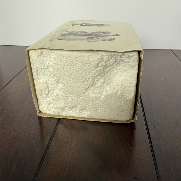 Dept 56 Snow Village Going To The Chapel Set Of 2 Ceramic Hand Painted #5476-3 - Picture 9 of 9